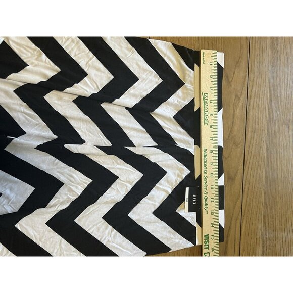 ANA Maxi Skirt Women Medium Black White Twiggy Chevron Elastic Waist Classic‎ - Picture 3 of 9